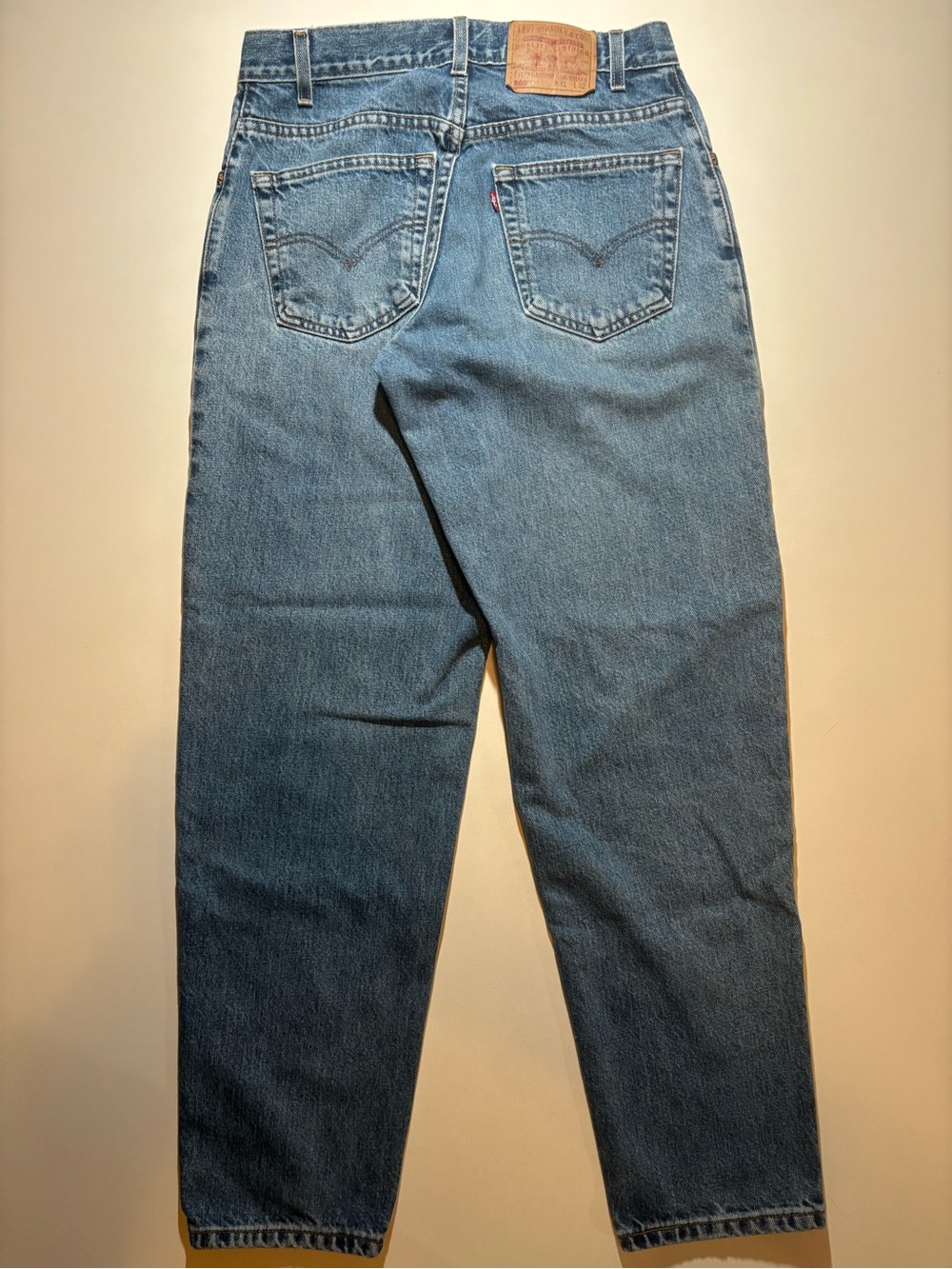 2000s vintage Levi’s 560 loose fit tapered leg blue faded jeans